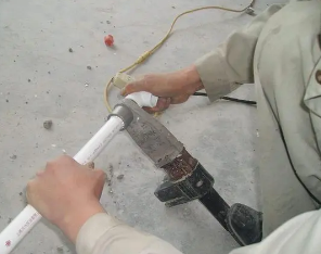 白碱滩漏水维修电话